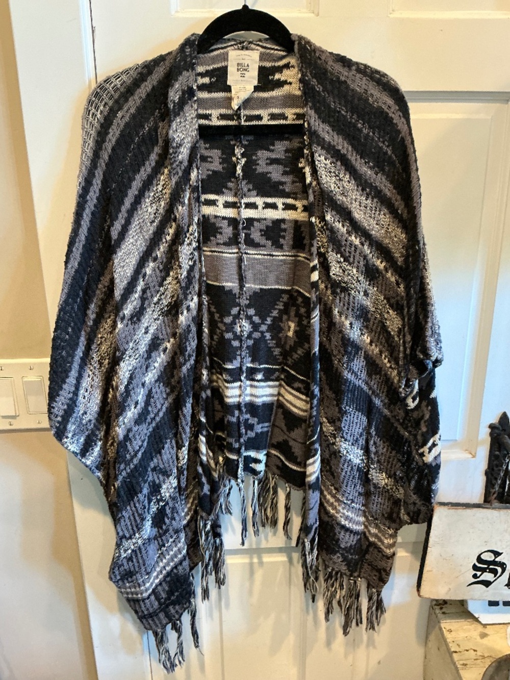 Billabong poncho wrap sweater! cool native American vibe! Size M/L